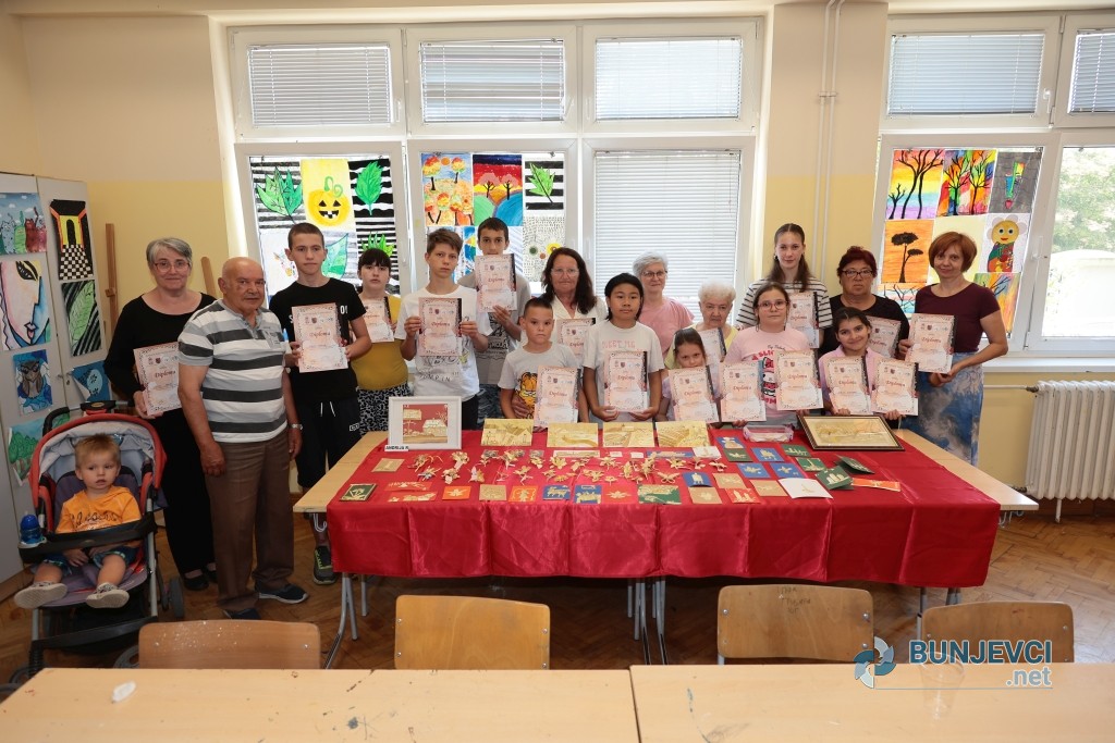 ZAVRŠNI DIO MULTIKULTURALNI ĐAČKI KREATIVNO LIKOVNI RADIONICA U TEHNIKI SLAME ODRŽAN U ORGANIZACIJI BKC BAJMAK