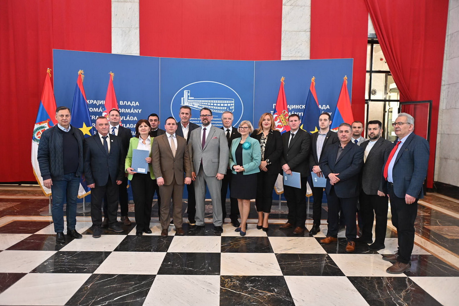 Uruceni ugovori o sufinansiranju aktivnosti nacionalnih saveta nacionalnih manjina 07